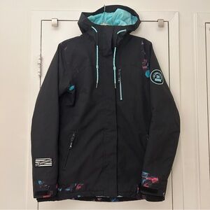 DC Snowboarding Women’s 10K Waterproof Snowboarding Jacket in Black (Size S)